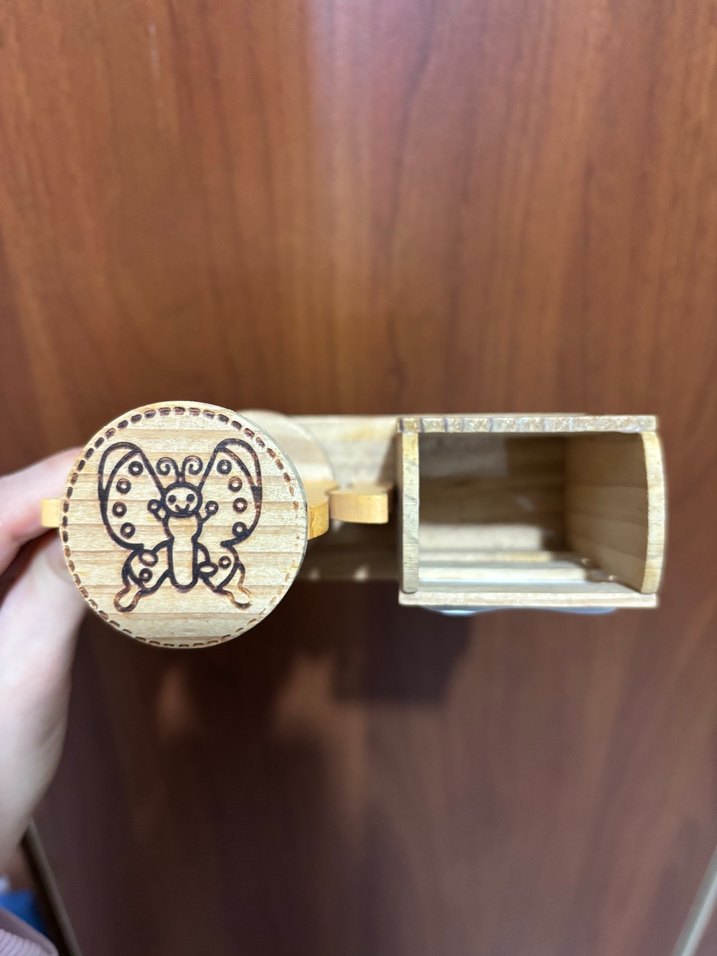 Renkli Ahşap Kum Saati ve Kelebek Figürlü Kalemlik - Görsel 2