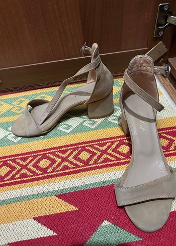 Bej Süet Kemerli Blok Topuklu Kadın Ayakkabı - Görsel 2