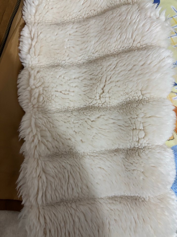 Uzun Bej Kürk Detaylı Kadın Yelek - Görsel 4