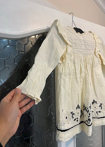 Zara marka Kız Çocuk Beyaz Keten Nakışlı Elbise 4-5 yaş - Görsel 3