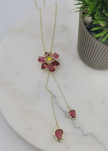 Kırmızımsı Çiçekli Swarovski model ayarlanabilir zincirli kolye