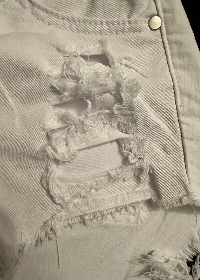 LAZER KESİM BEYAZ ŞORT - Görsel 3