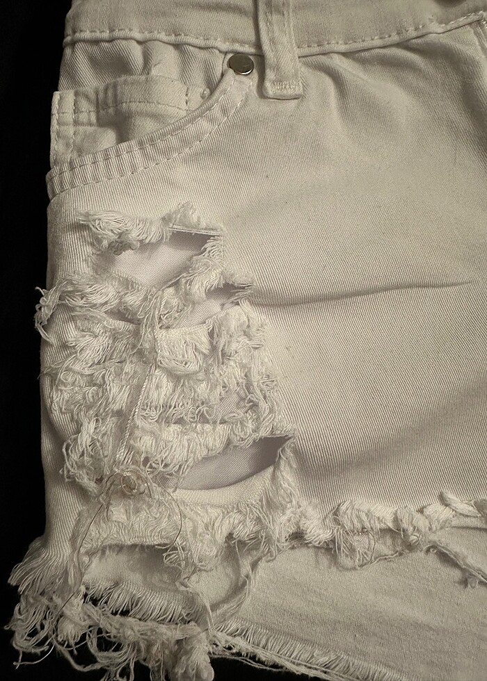 LAZER KESİM BEYAZ ŞORT - Görsel 4