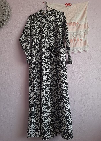 Kadın Siyah Uzun V Yaka Çiçek Desenli Elbise