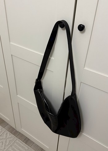 Siyah Deri Tokalı Minimalist Kadın Çanta