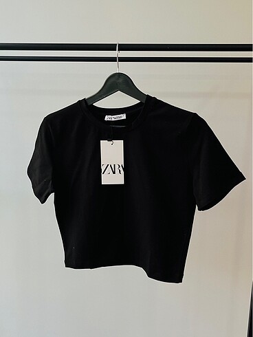 Siyah Crop