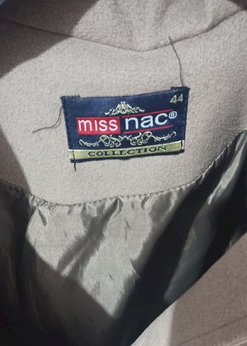 Bej Kısa Düğmeli Kadın Kaban - Görsel 3