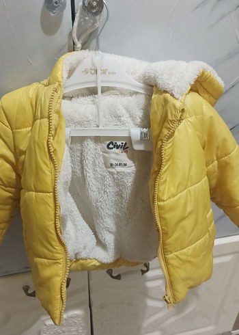 Kapüşonlu Sarı Erkek Çocuk Mont kizada olur - Görsel 2