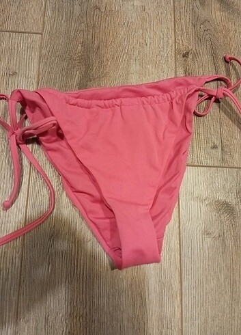 m Beden pembe Renk Trendyol Bikini takımı. Renk farklı cıkmıs ikinci fotoğraf gerçe