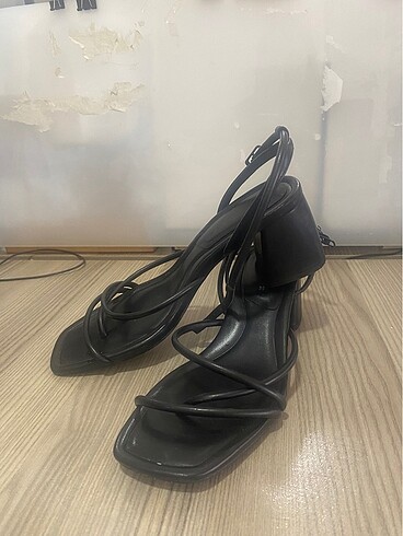 39 Beden siyah Renk Stradivarius