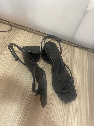 39 Beden Stradivarius