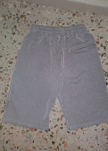 Erkek Gri Beyaz Çizgili Bol Kesim Şort - Görsel 3