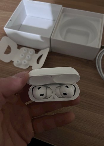 Beyaz Kablosuz Kulaklık ve Aksesuarları - Görsel 3