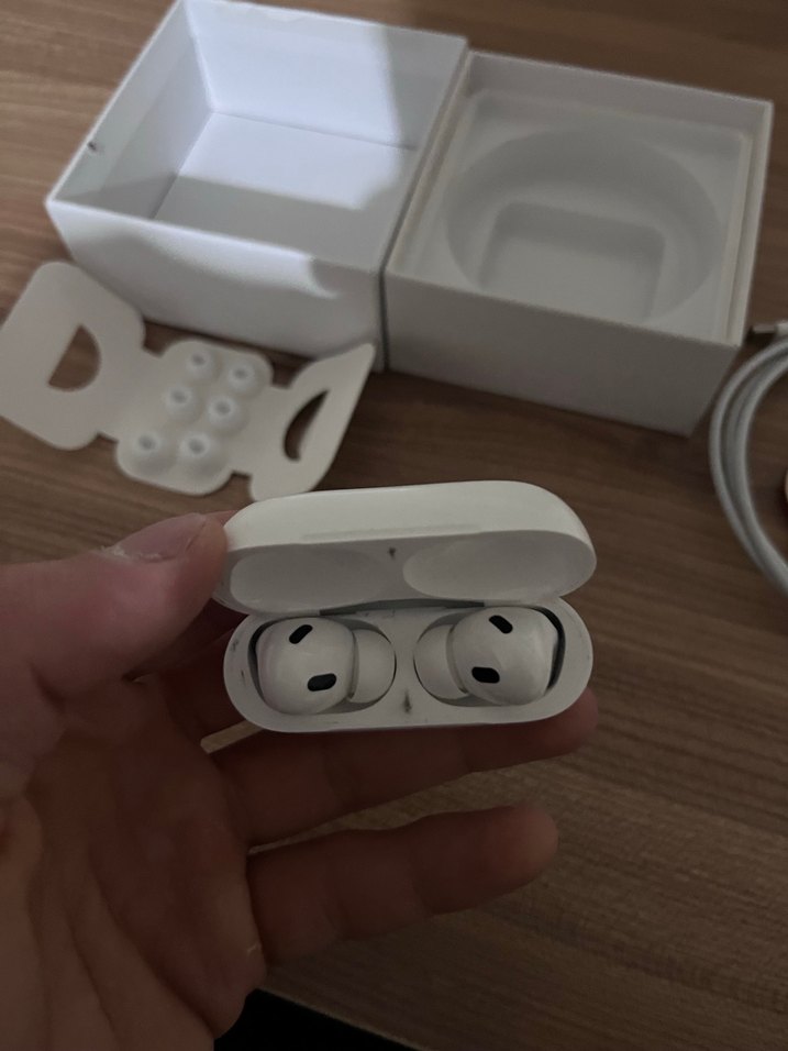 Beyaz Kablosuz Kulaklık ve Aksesuarları - Görsel 3