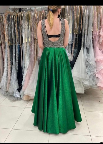 Yeşil İşlemeli V Yakalı Uzun Abiye Elbise - Görsel 3