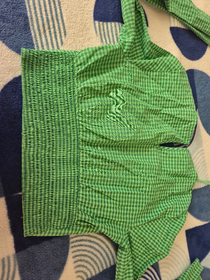 Yeşil Düğmeli crop model kolları bol - Görsel 3