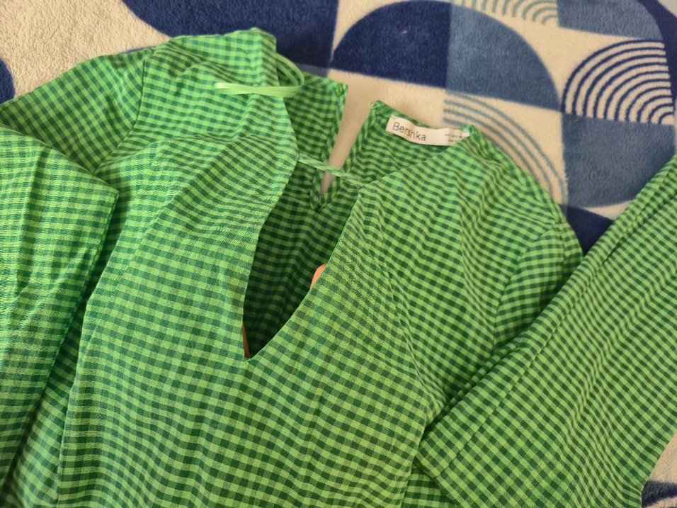 Yeşil Düğmeli crop model kolları bol - Görsel 2