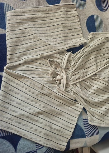 Beyaz Piliseli Kısa Kadın Tulum - Görsel 2