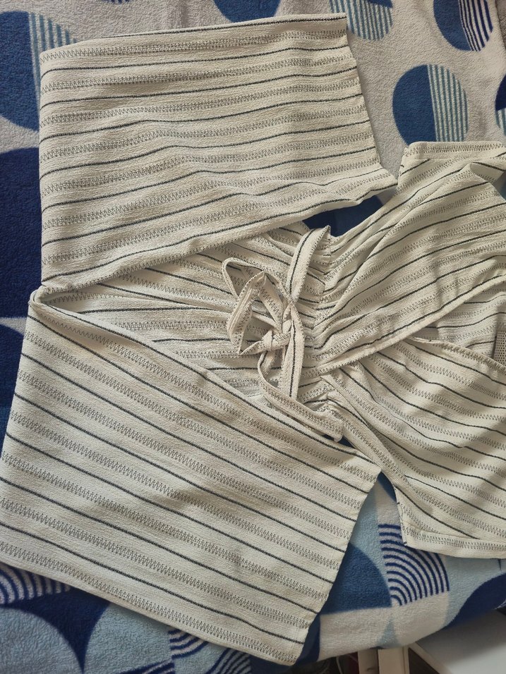 Beyaz Piliseli Kısa Kadın Tulum - Görsel 2