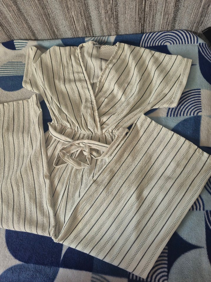 Beyaz Piliseli Kısa Kadın Tulum - Görsel 4