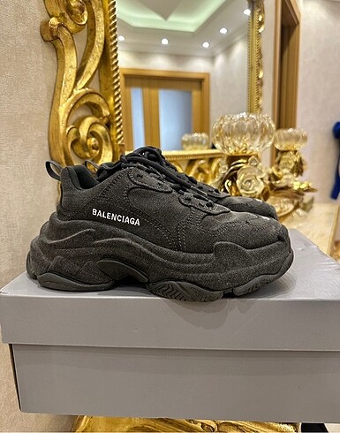 37 Beden Balenciaga Triple S antrasit gri ? 37 Numara (Orijinal)