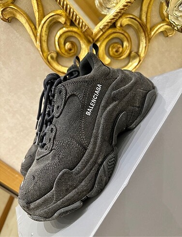37 Beden gri Renk Balenciaga Triple S antrasit gri ? 37 Numara (Orijinal)