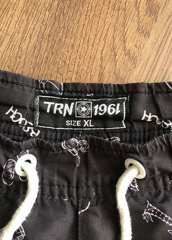 Erkek Siyah Mini Baskılı Deniz Şortu - Görsel 2