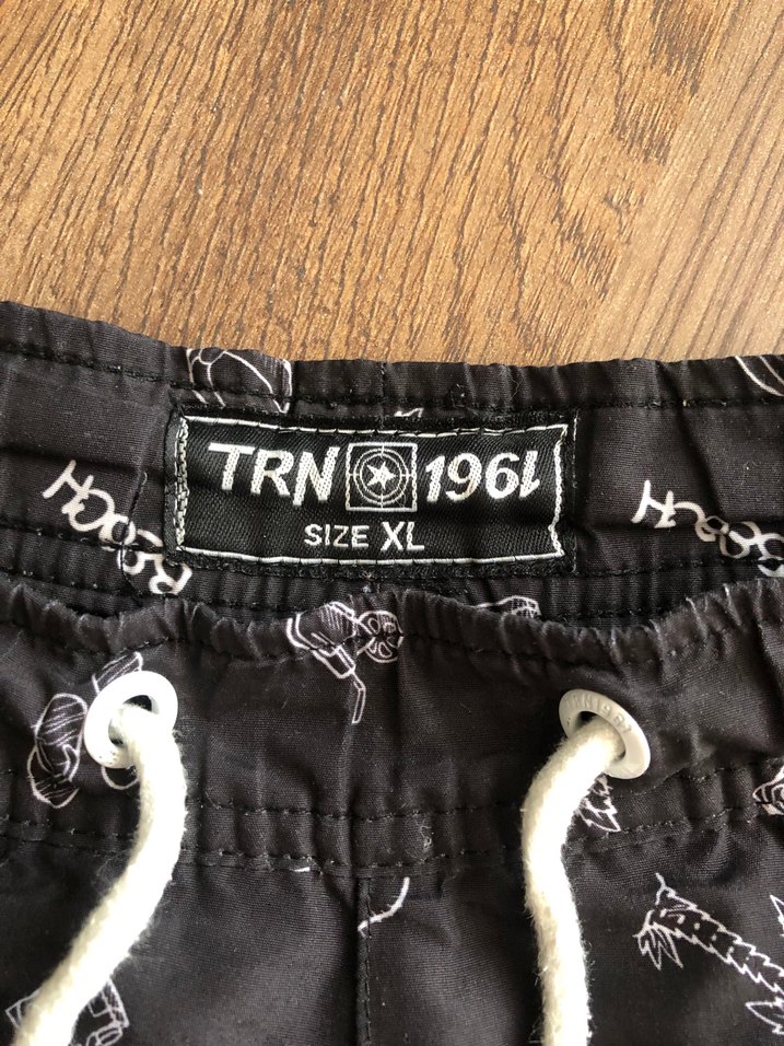 Erkek Siyah Mini Baskılı Deniz Şortu - Görsel 2