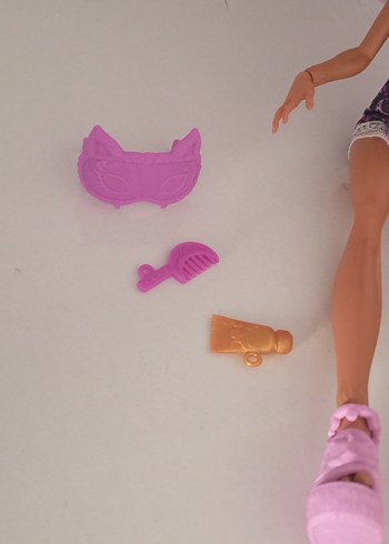 Monster High Mor Kıvırcık Saçlı Bebek