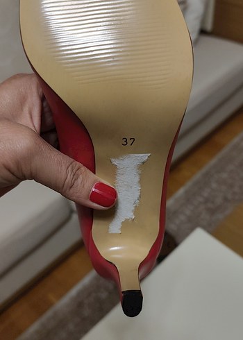 37 Beden Parlak Kırmızı Deri İnce Topuklu Kadın Bot