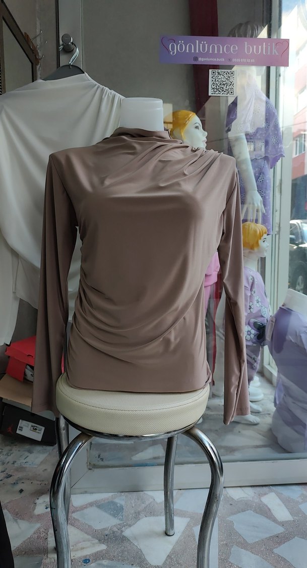 Bej Drapeli Yüksek Yakalı Kadın Bluz - Görsel 2