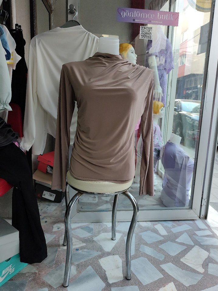 Bej Drapeli Yüksek Yakalı Kadın Bluz - Görsel 2