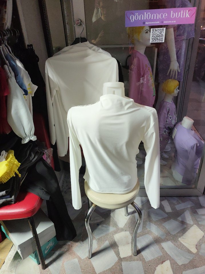 Beyaz Drapeli Yüksek Yakalı Kadın Bluz - Görsel 4