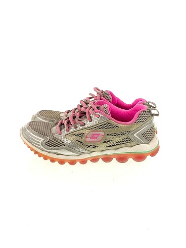 Skechers Spor Ayakkabı %70 İndirimli.