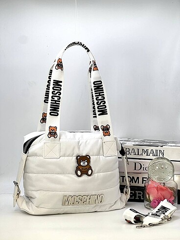 LOVE MOSCHİNO salaş new model ??? Ölçüler:??38cm ??28cm?