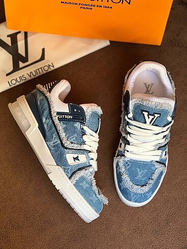 Louis Vuitton Louis Vuitton ???????? New Season ???? With Original Box And Dus