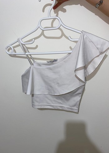 Trendyol & Milla Beyaz Drapeli tek omuzlu crop