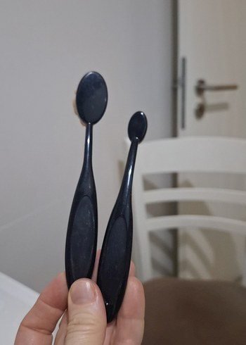 Diğer Bej ve koyu renkli makyaj fırçaları