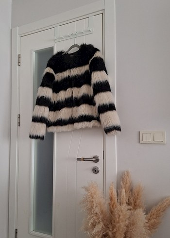 BERSHKA Zebra Desenli Kadın Kürk Ceket - Görsel 4