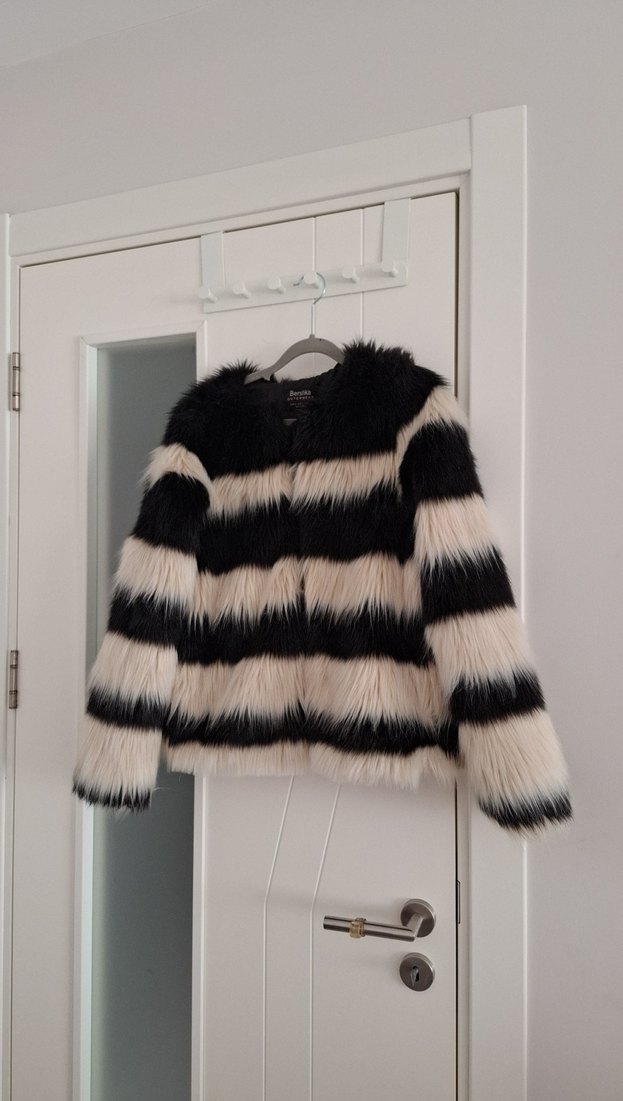 BERSHKA Zebra Desenli Kadın Kürk Ceket - Görsel 3