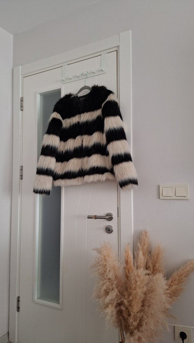 BERSHKA Zebra Desenli Kadın Kürk Ceket - Görsel 4