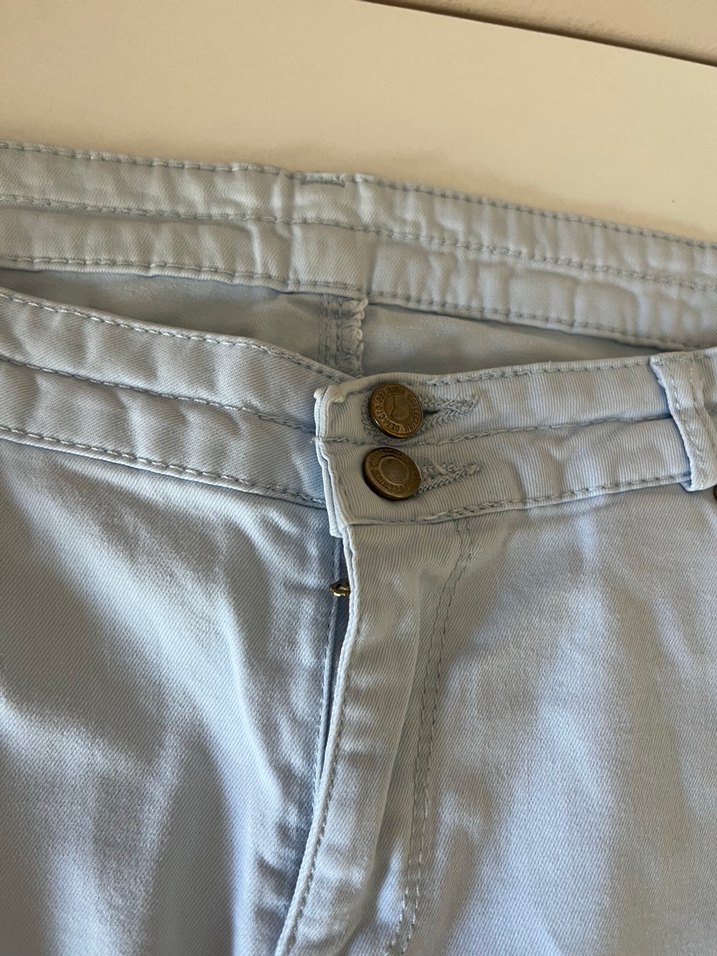 Düğmeli Bej Kadın Bermuda Şort - Görsel 4