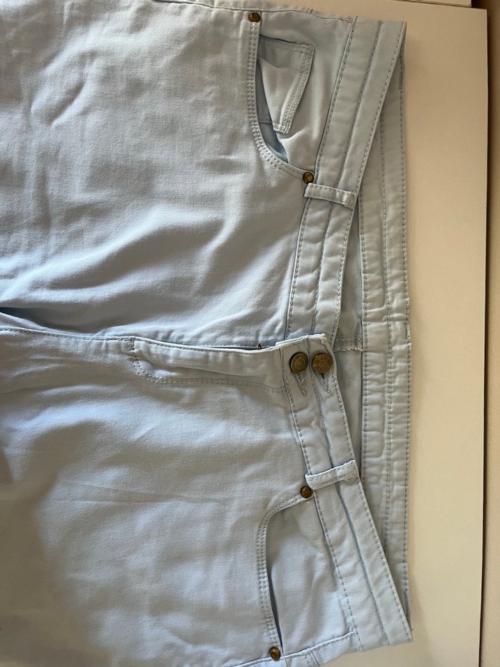 Düğmeli Bej Kadın Bermuda Şort - Görsel 3