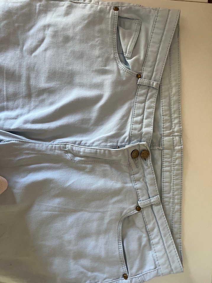 Düğmeli Bej Kadın Bermuda Şort - Görsel 2