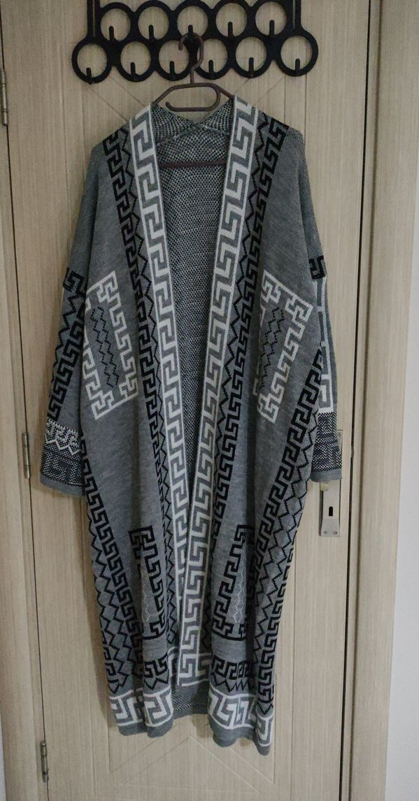 Gri Desenli Uzun Örgü Kadın Hırka - Görsel 2