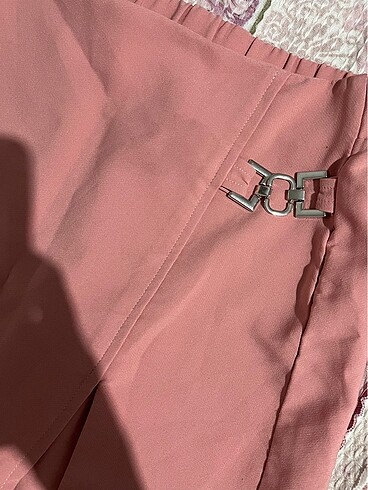 S/ Toz pembe aksesuar detaylı şort etek - Görsel 2