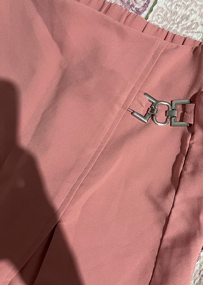 S/ Toz pembe aksesuar detaylı şort etek - Görsel 2