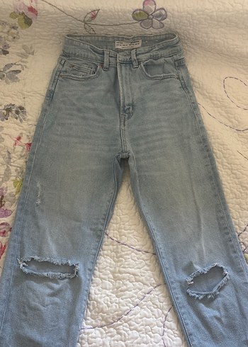 Açık Mavi Yırtık Detaylı Kadın Mom Slim Yüksek Bel Pantolon