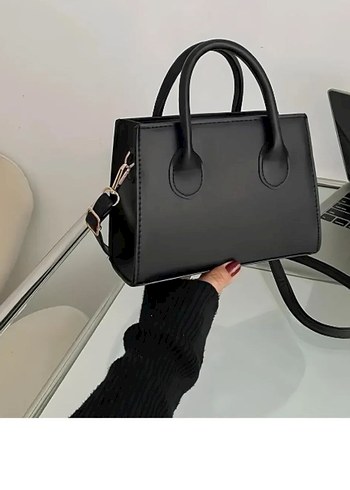 Siyah Deri Minimalist Kadın Çanta