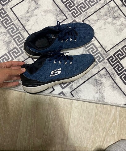Skechers Air-Cooled Memory Foam